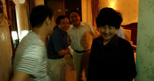 市委宣傳部部長劉淑慧及商洛日?qǐng)?bào)社領(lǐng)導(dǎo)看望參會(huì)人員