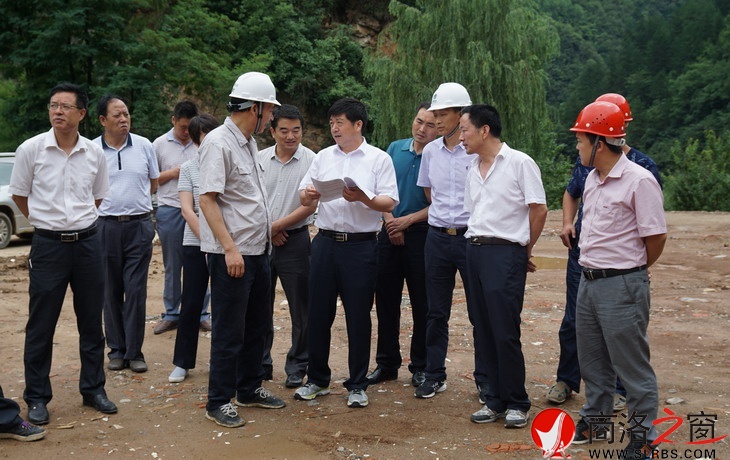 賈建剛查看鎮(zhèn)安抽水蓄能電站項目開工現(xiàn)場籌備情況.jpg