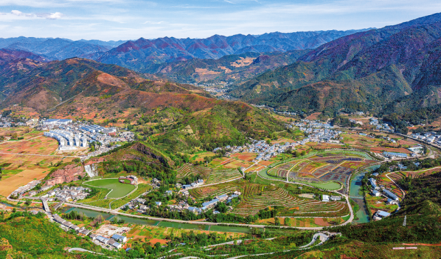村美民富產(chǎn)業(yè)興 秦嶺原鄉(xiāng)入畫(huà)來(lái)